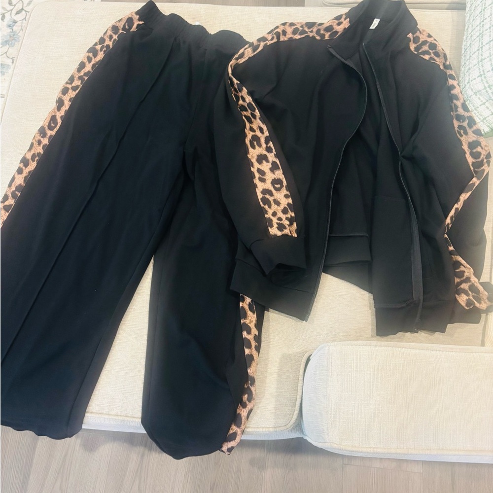 Halara Black Women's Jogger Set with Leopard Trim